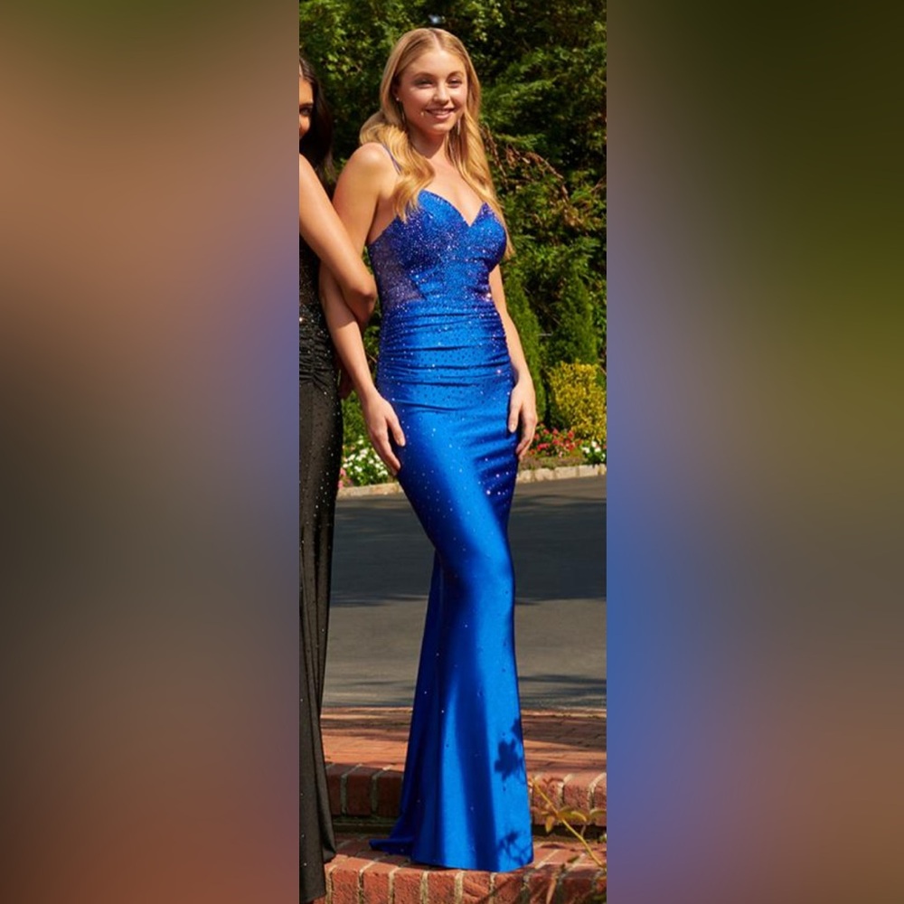 FAVIANA S10800 PROM DRESS
ROYAL BLUE